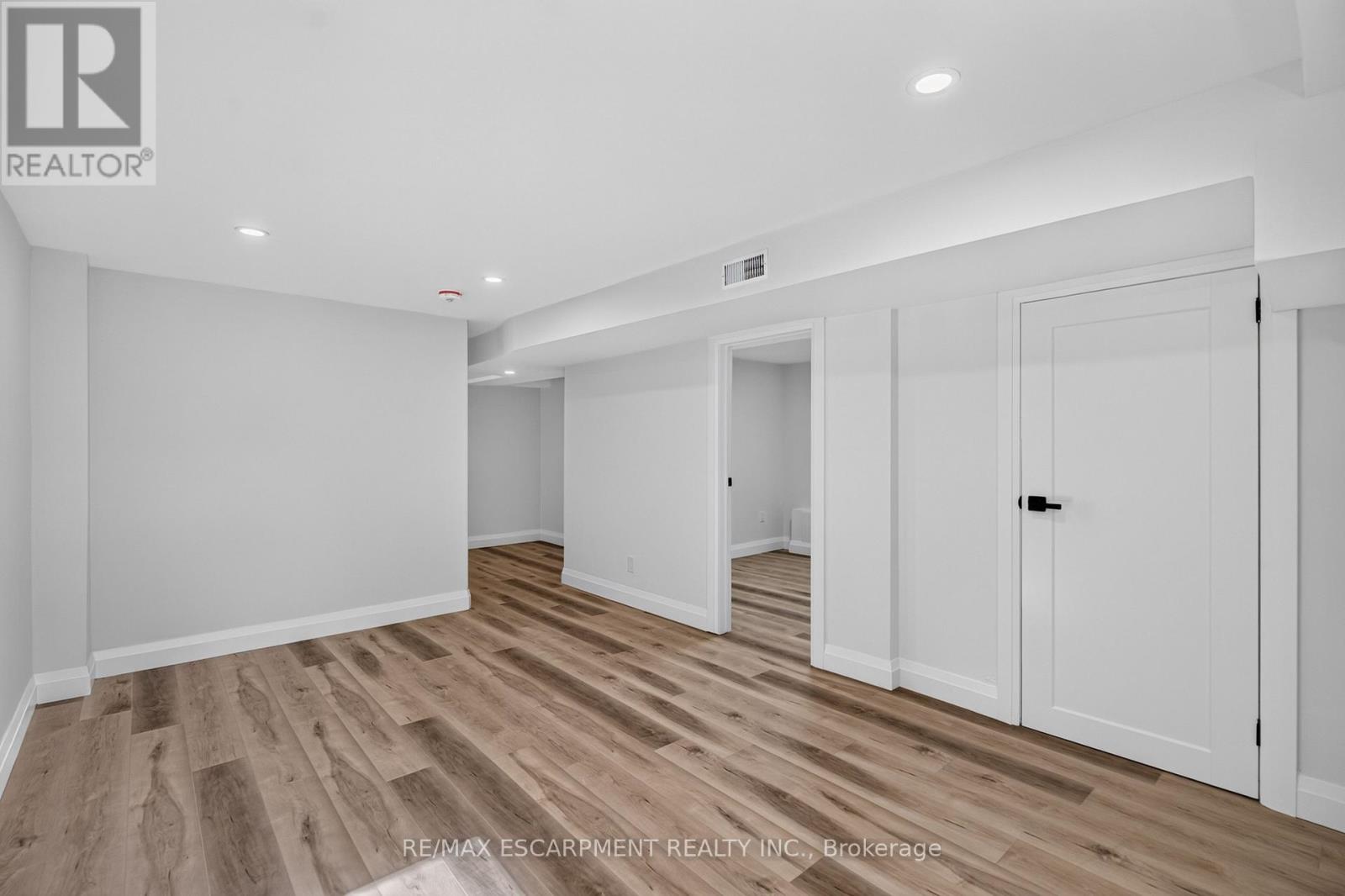 3028 EVA DRIVE - 33