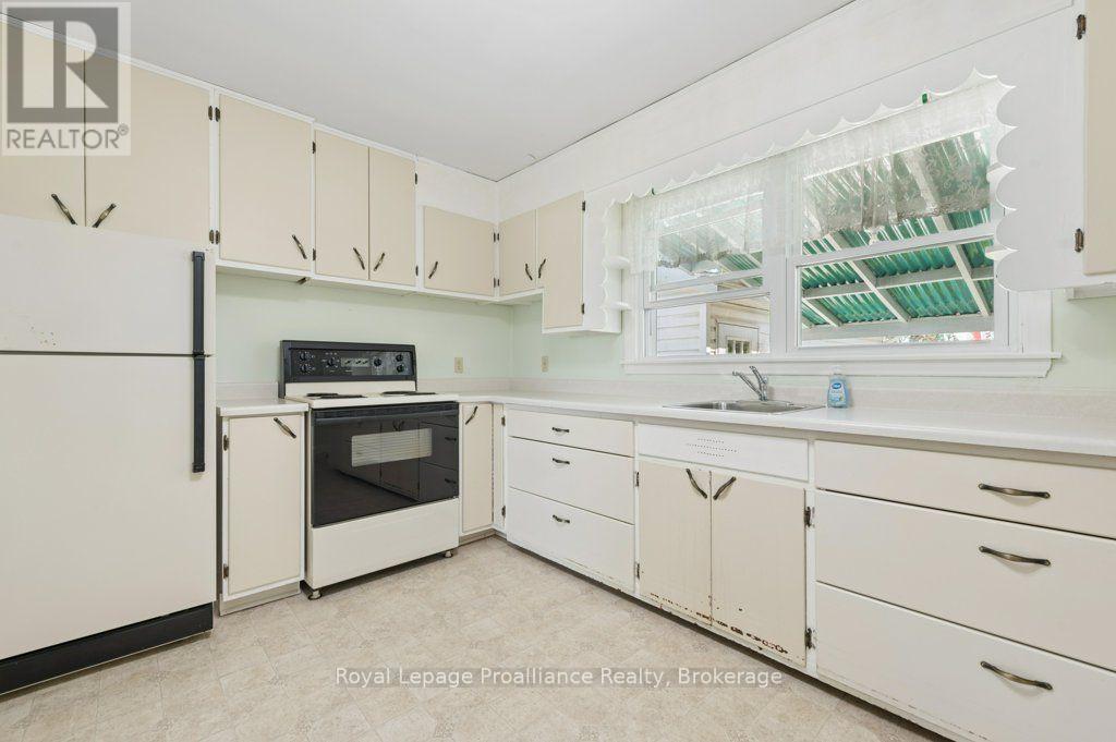 47 BAY DRIVE - 14