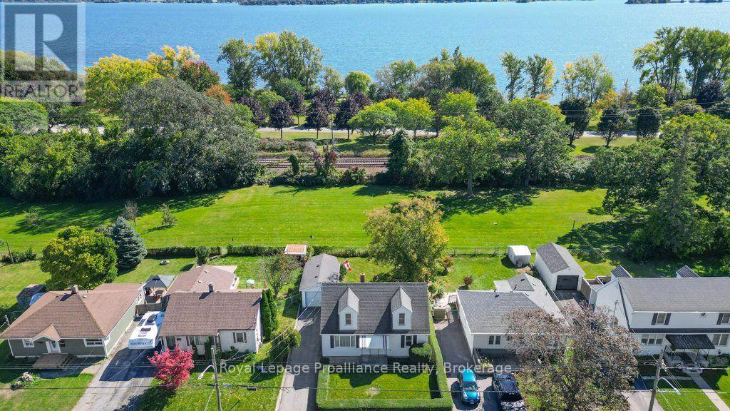 47 BAY DRIVE - 33