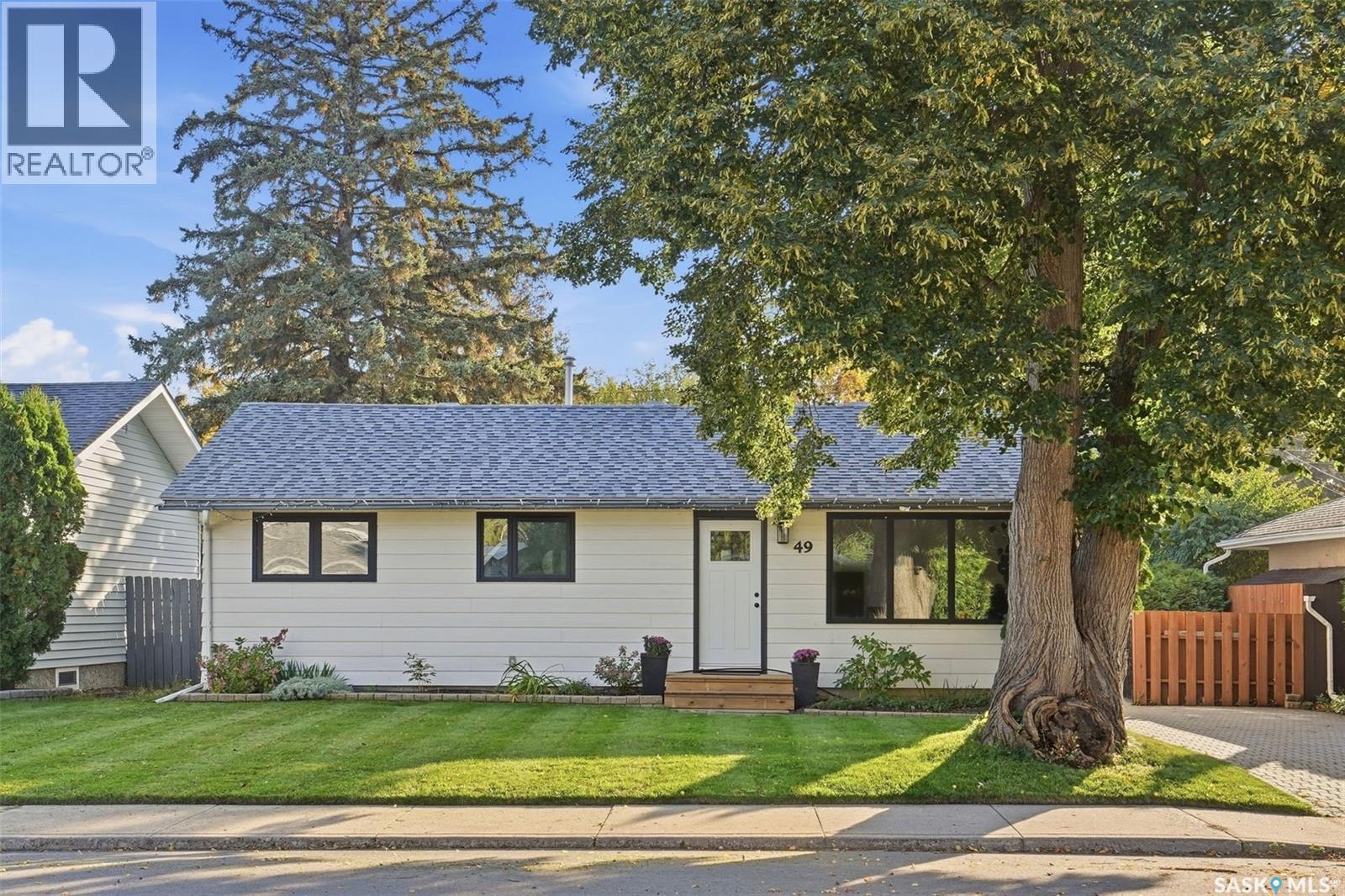 49 Mackenzie CRESCENT - 2