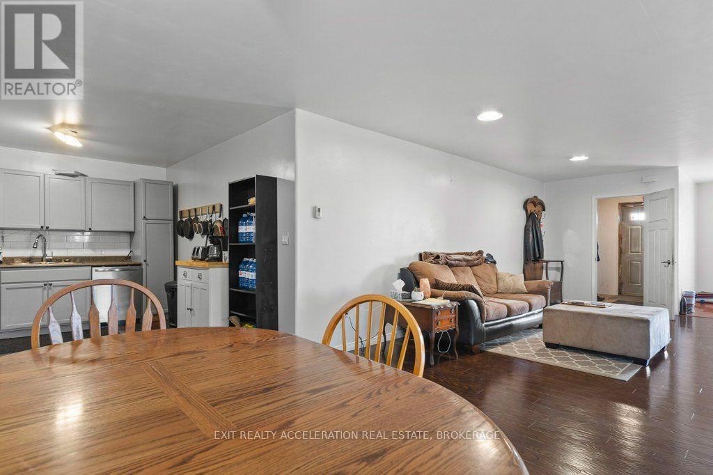 6715 COUNTY RD 2, Loyalist (Lennox and Addington - South) — photo 14