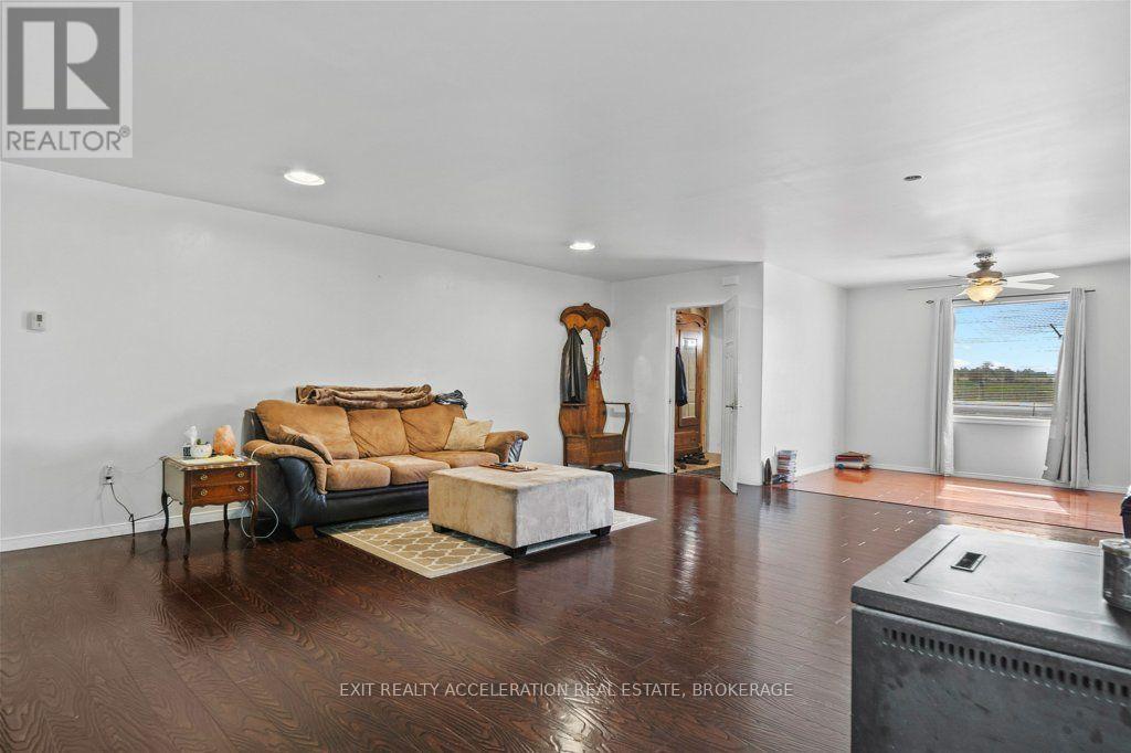 6715 COUNTY RD 2, Loyalist (Lennox and Addington - South) — photo 9