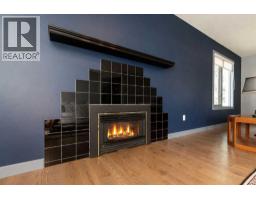 Foyer - 5949 45 Street Crescent, Innisfail, AB T4G1L4 Photo 9