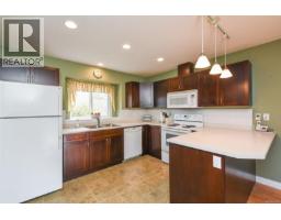 Kitchen - 2237 Neptune Way, Comox, BC V9M4E8 Photo 11