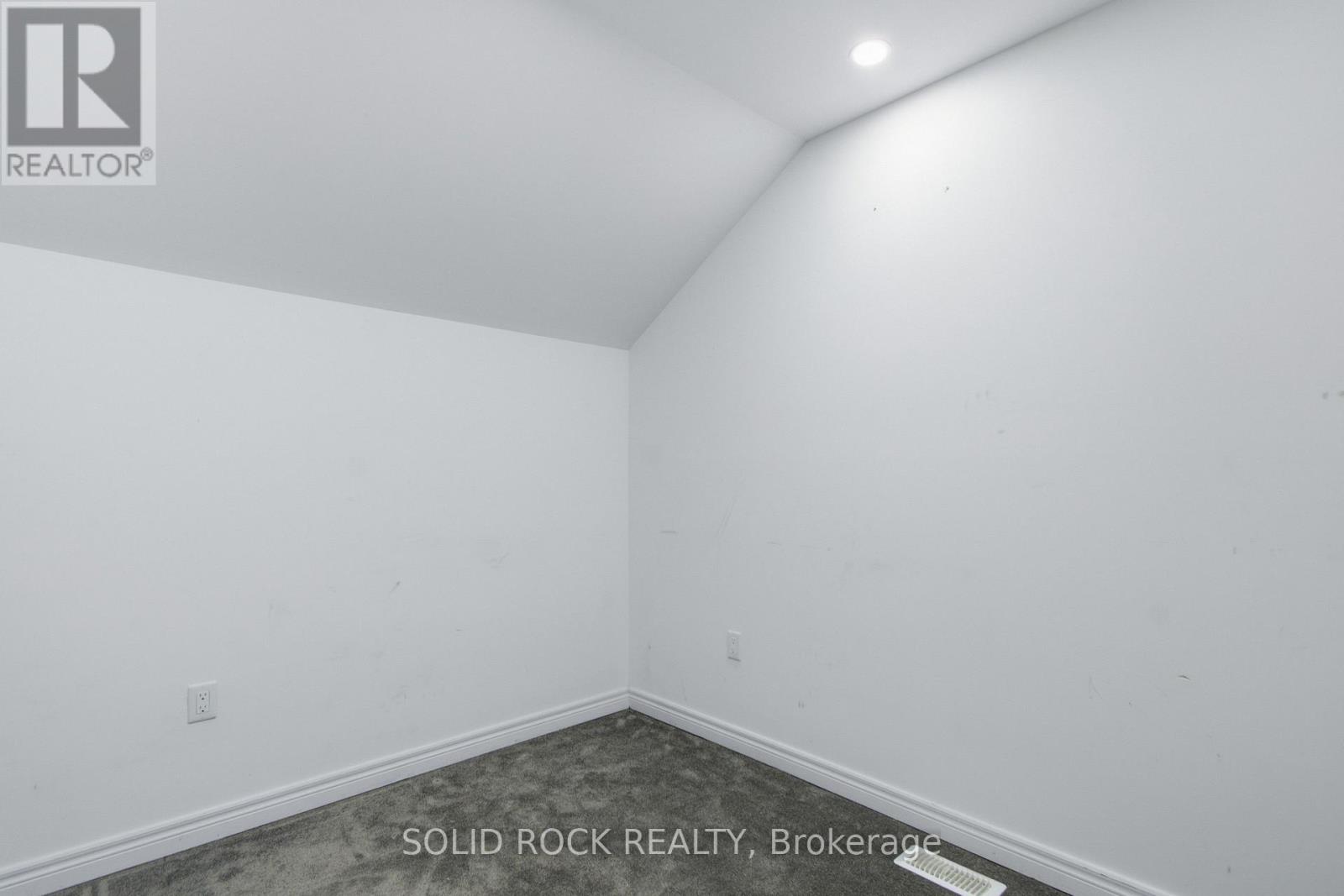 37 SUMMER BREEZE DRIVE - 24