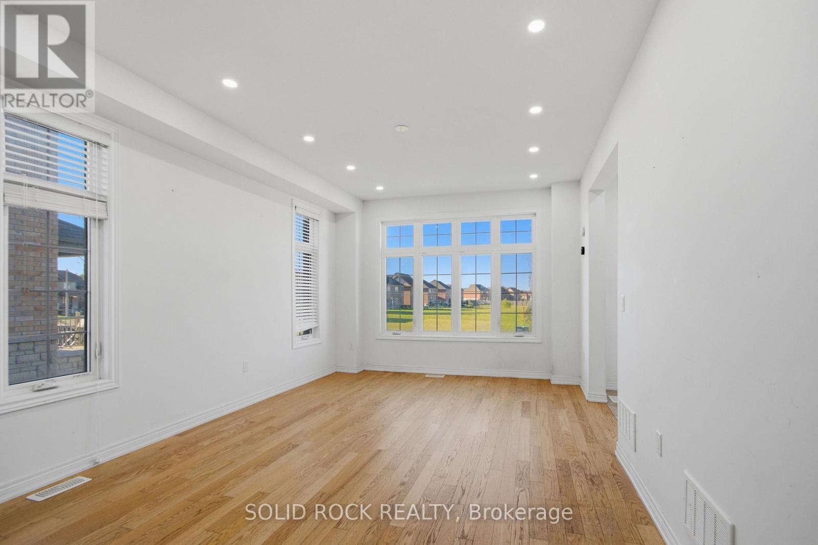 37 SUMMER BREEZE DRIVE - 4