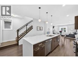 4pc Bathroom - 4656 82 Street Nw, Calgary, AB T3B2P7 Photo 10