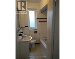 96 Berkinshaw Crescent, Toronto, ON M3B2T2 Photo 6
