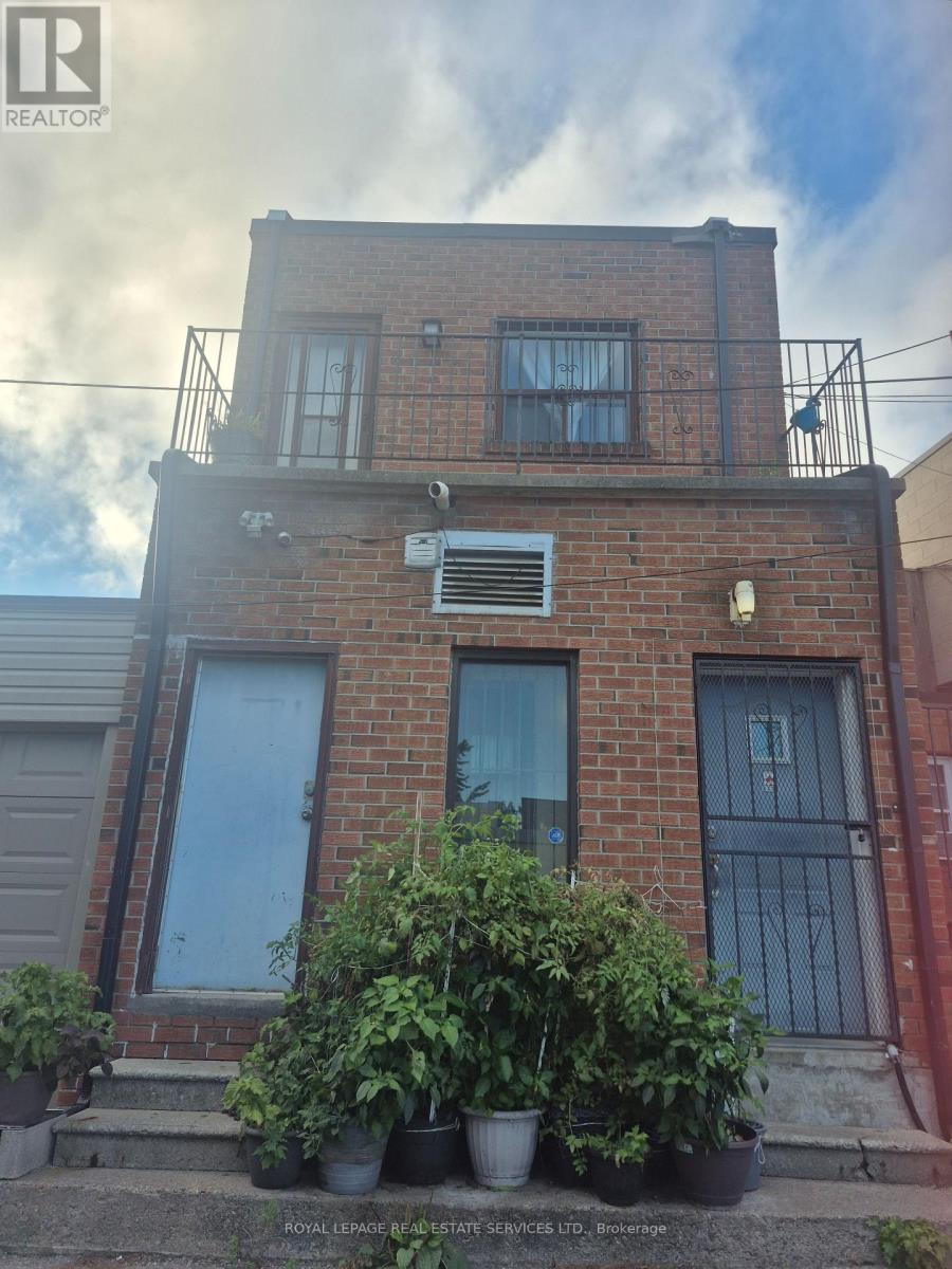 Photo of 1584 Dundas Street