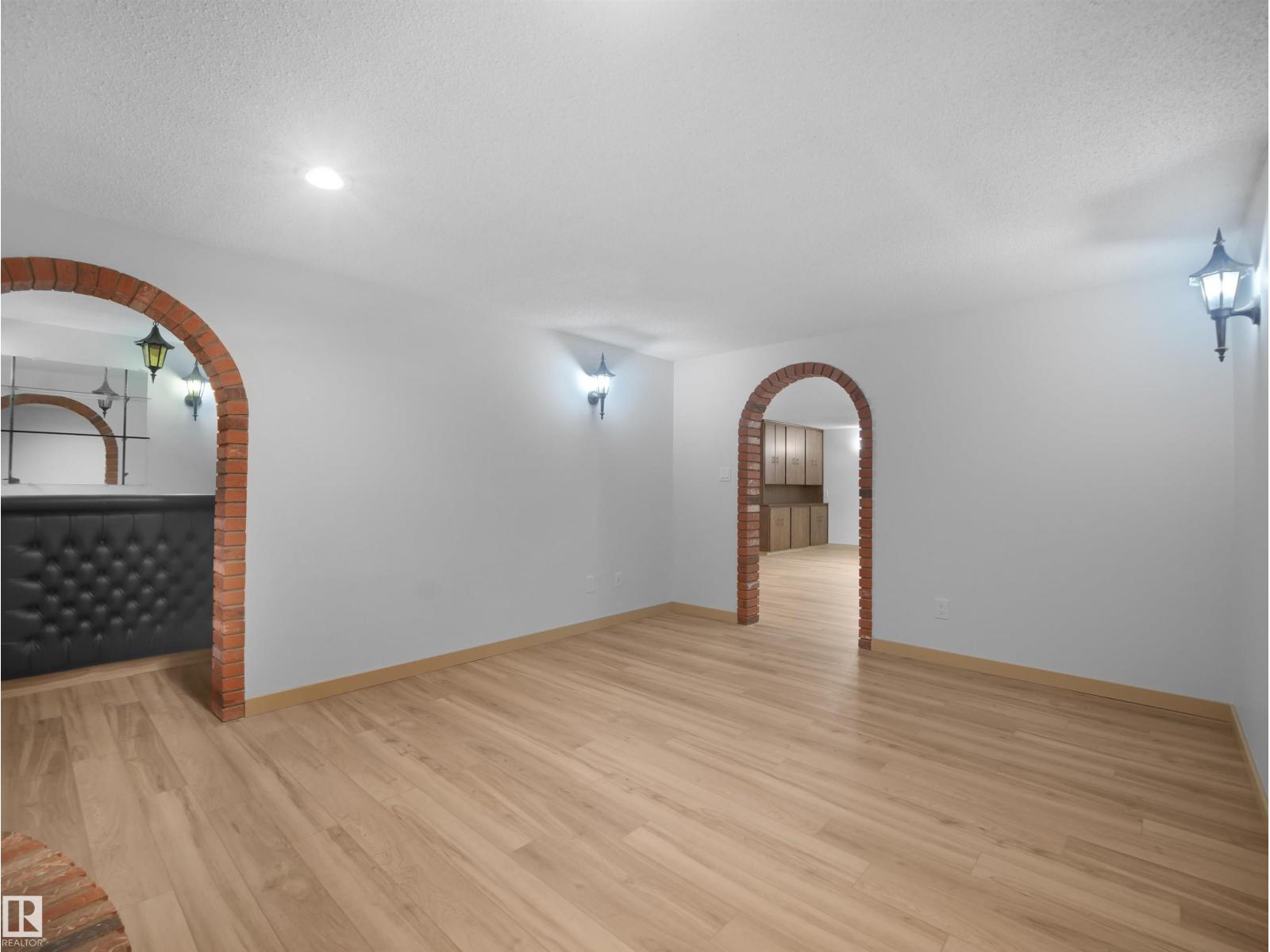 10307 135 AV NW - 37