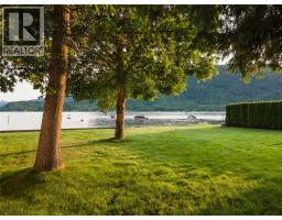 4pc Ensuite bath - 413 97a Highway, Sicamous, BC V0E2V1 Photo 6