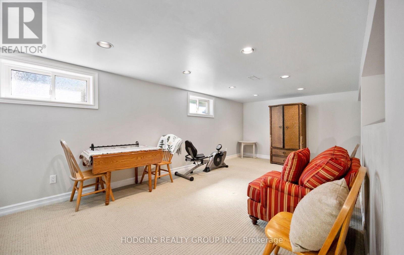 4334 SPRUCE AVENUE - 33