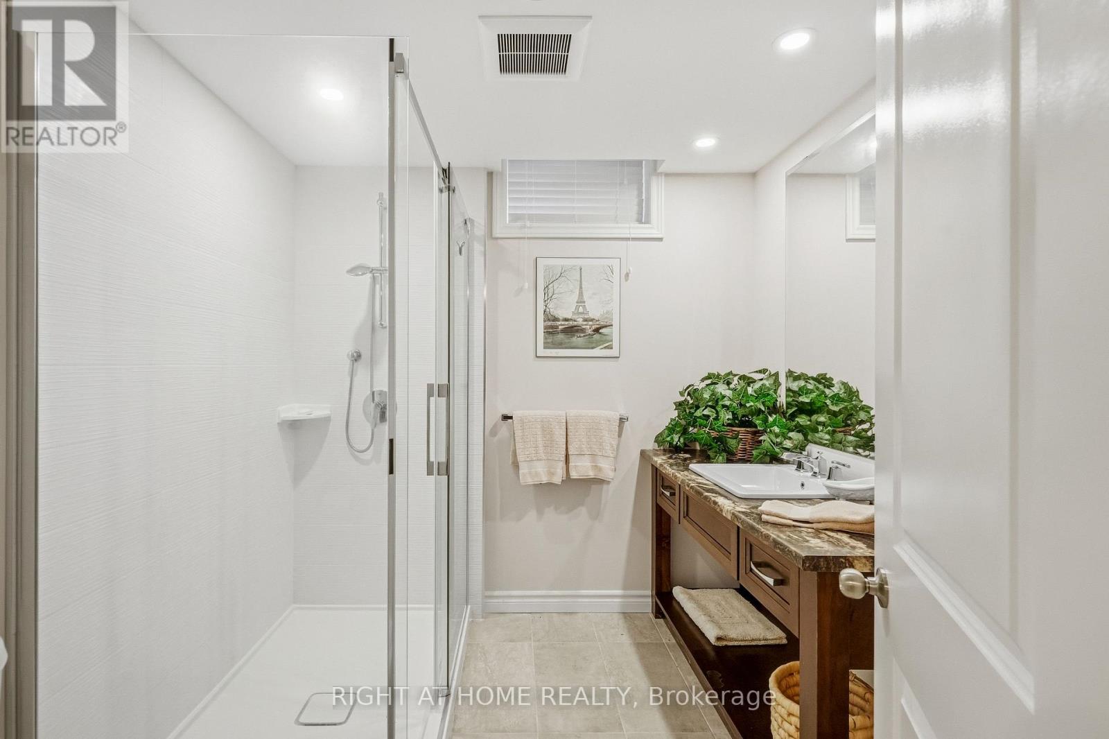 618 VICTORIA STREET - 29