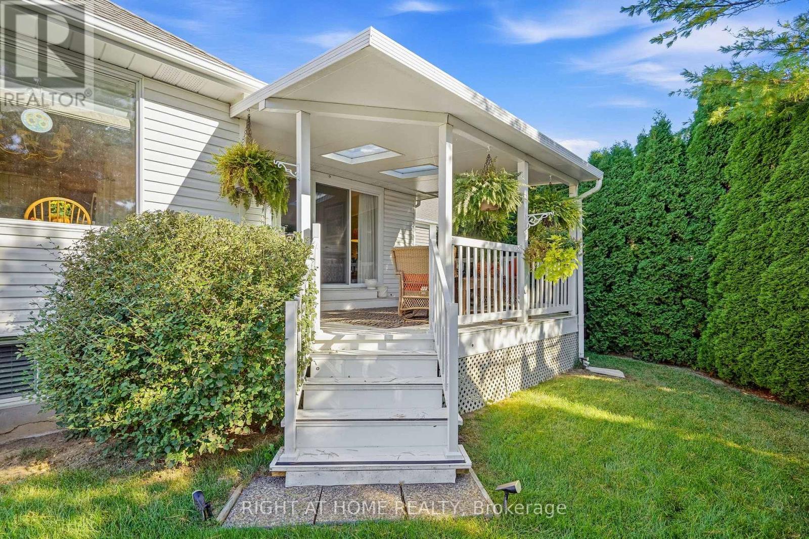 618 VICTORIA STREET - 32