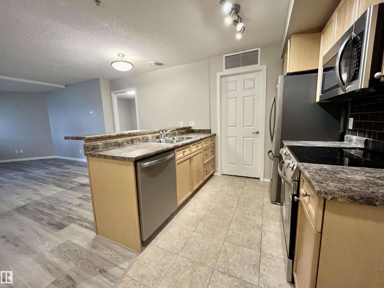 #102 6921 199 ST NW - 4