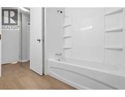 Kitchen - 15 Doverville Way Se, Calgary, AB T2B2N6 Photo 10