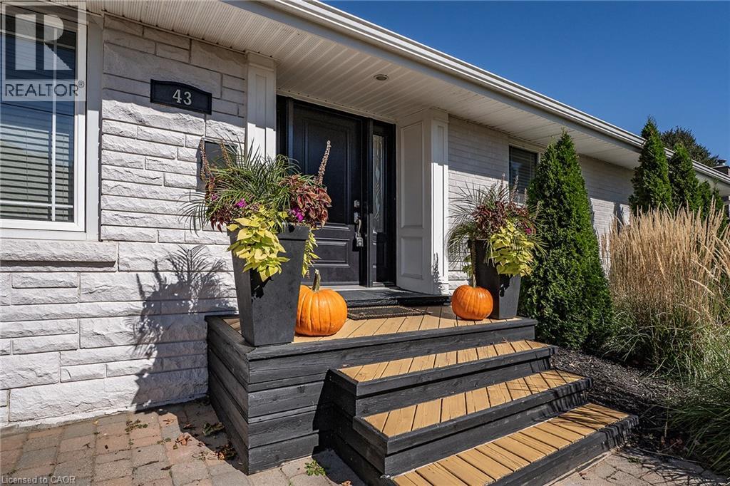 43 MILLER Drive, Ancaster, Ontario, L9G2H9, Ancaster, Ontario — photo 3 of 5