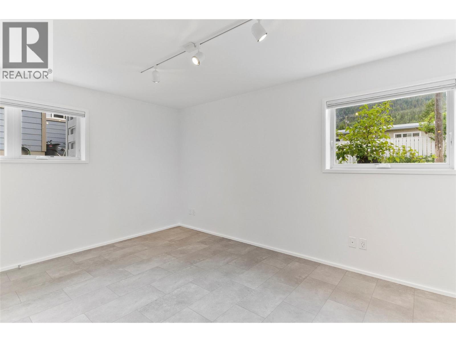410 Fourth Street W - 48