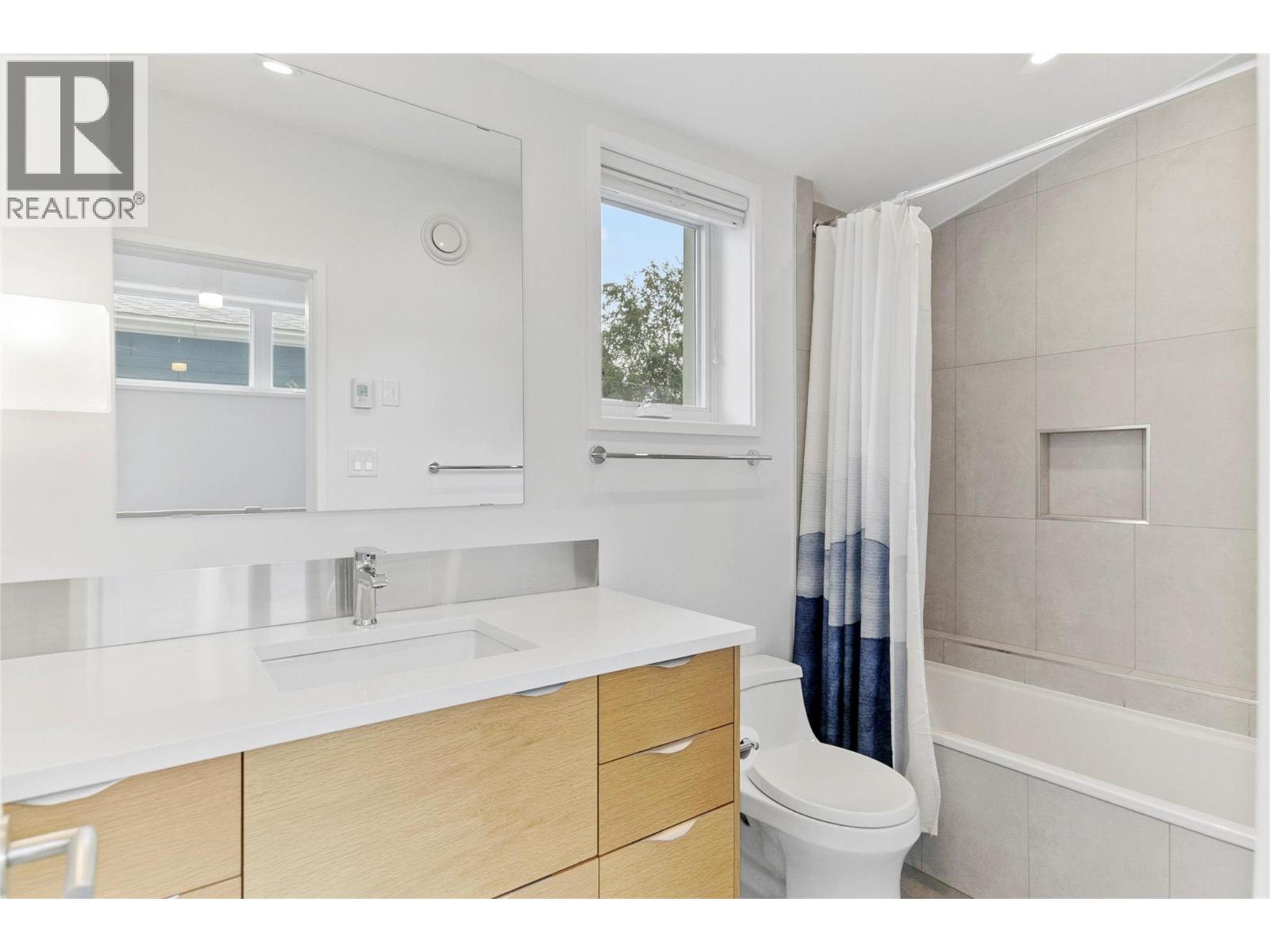410 Fourth Street W - Image 28