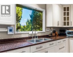 Kitchen - 583 Mcleish Road, Vernon, BC V1B3H5 Photo 12