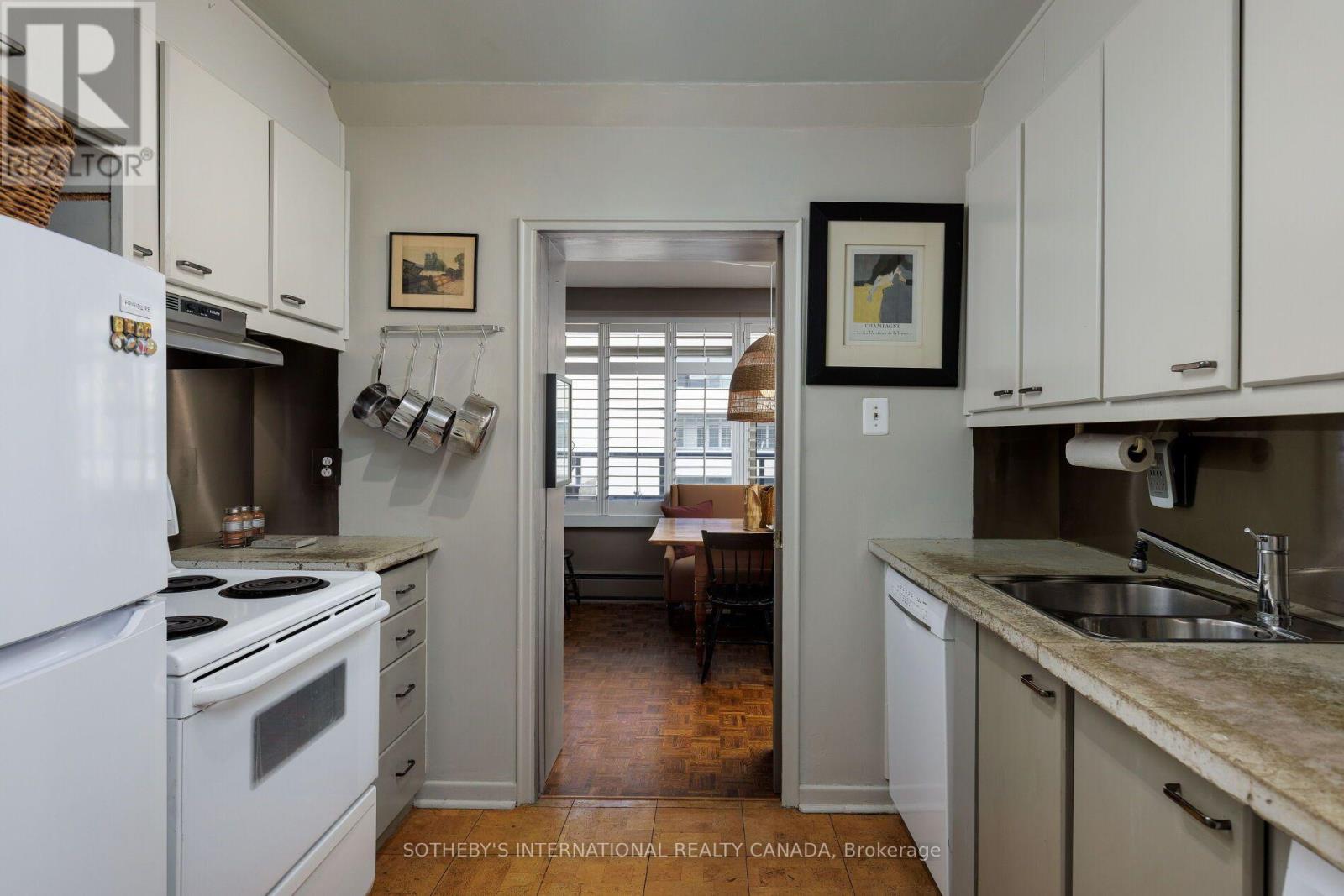 #1001 575 AVENUE ROAD - 24