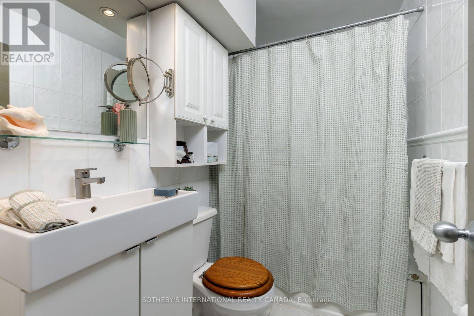 #1001 575 AVENUE ROAD - 32