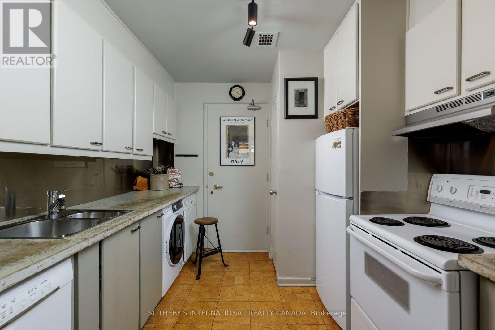 #1001 575 AVENUE ROAD - 21