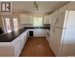 3pc Bathroom - 16 Thomson Drive, Kindersley, SK S0L1S0 Photo 11
