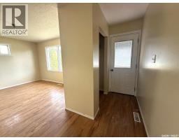 Living room - 16 Thomson Drive, Kindersley, SK S0L1S0 Photo 6