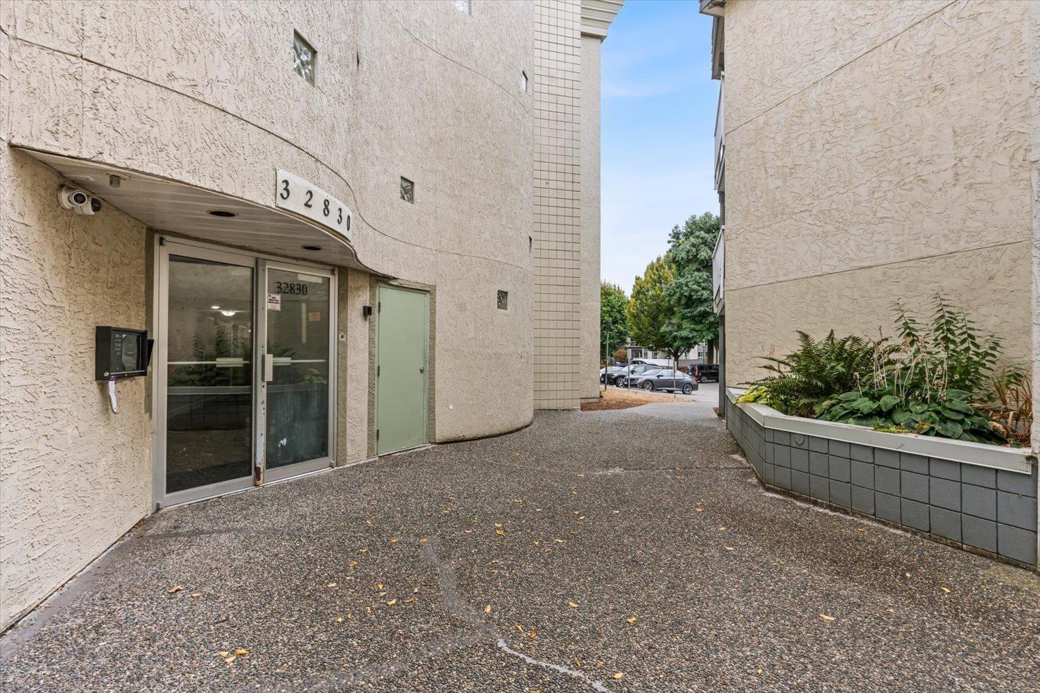 Photo of 432 32830 GEORGE FERGUSON WAY 31
