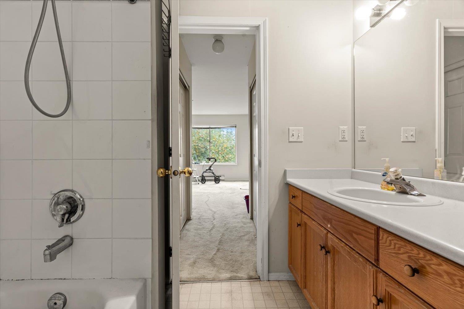 Photo of 432 32830 GEORGE FERGUSON WAY 25