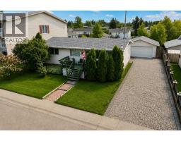 Living room - 1121 56 Street, Edson, AB T7E1H9 Photo 8