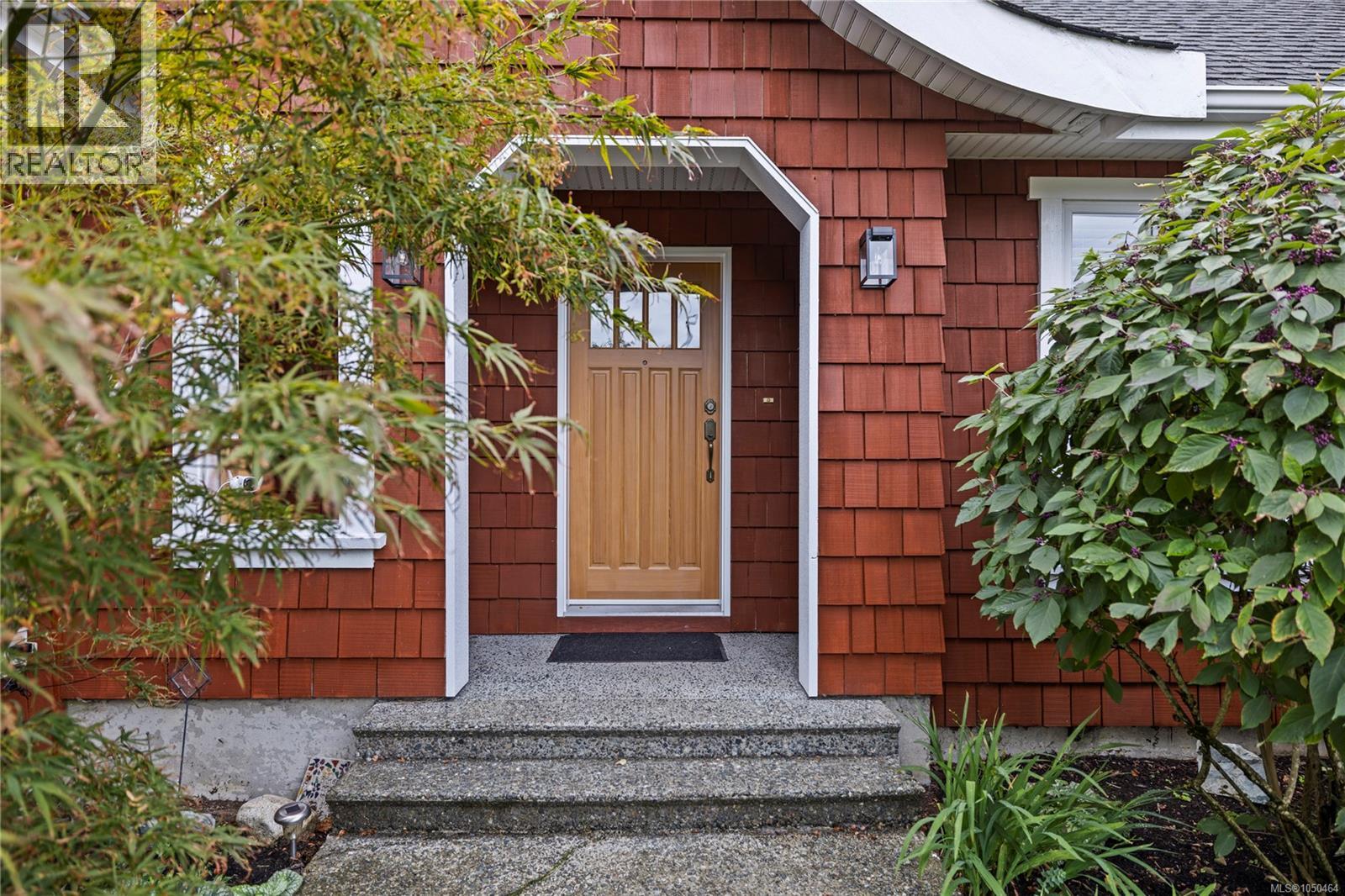 647 Temple St - Image 19