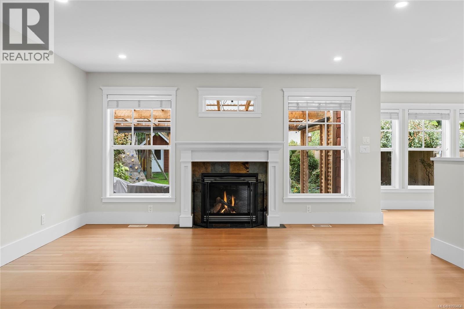 647 Temple St - Image 22