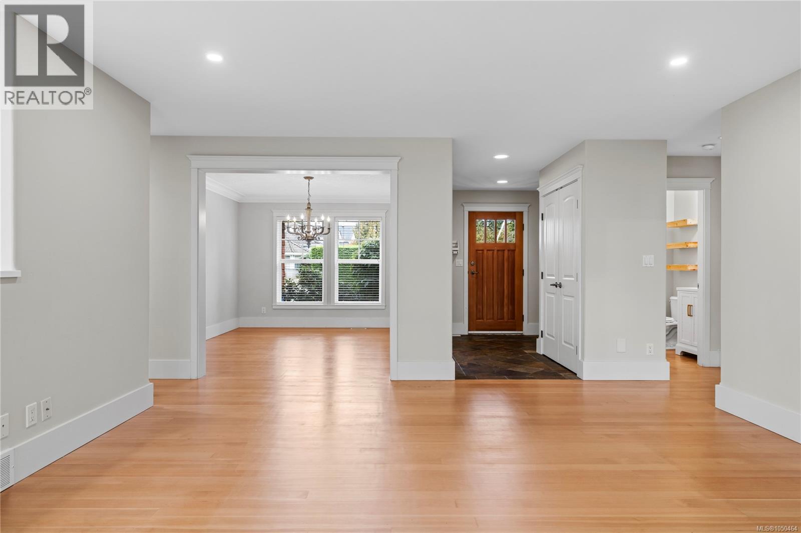 647 Temple St - 4