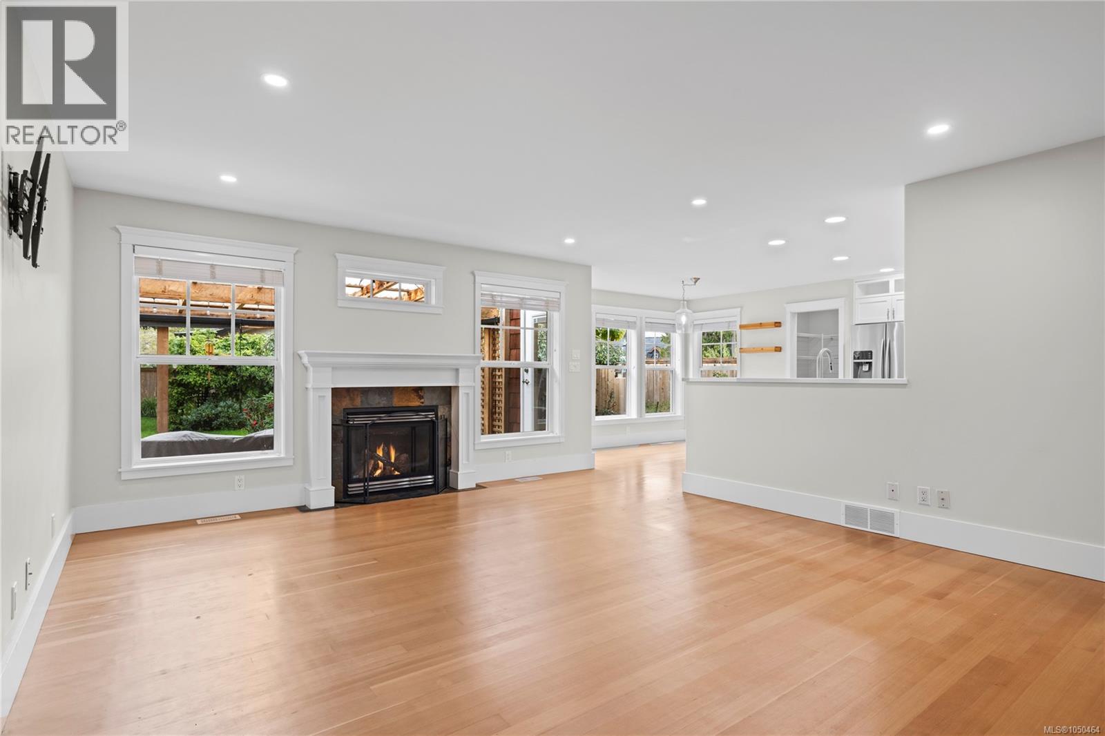 647 Temple St - 3