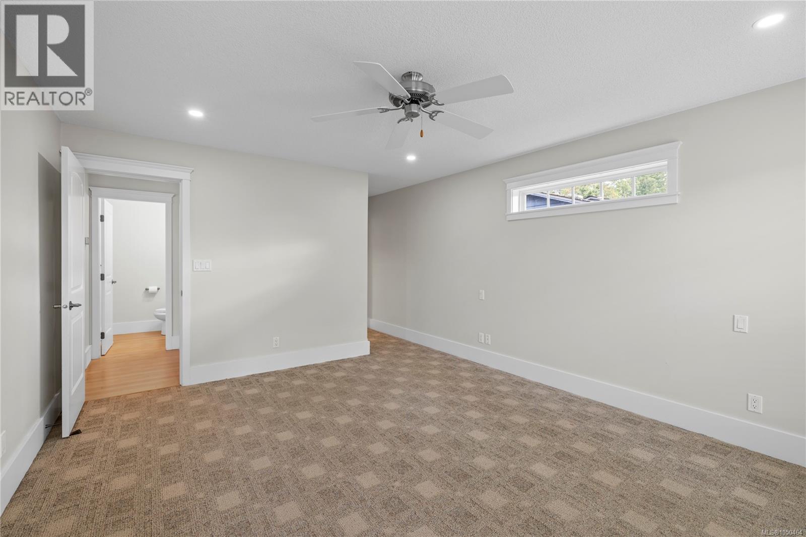 647 Temple St - Image 34