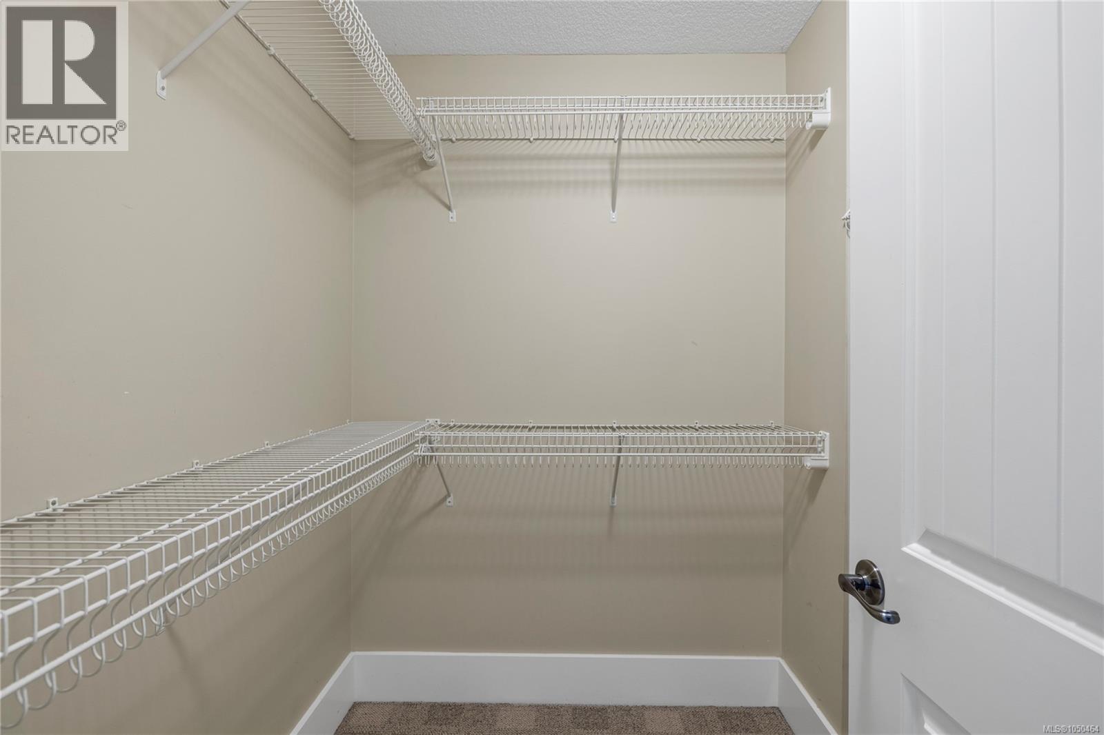 647 Temple St - 36