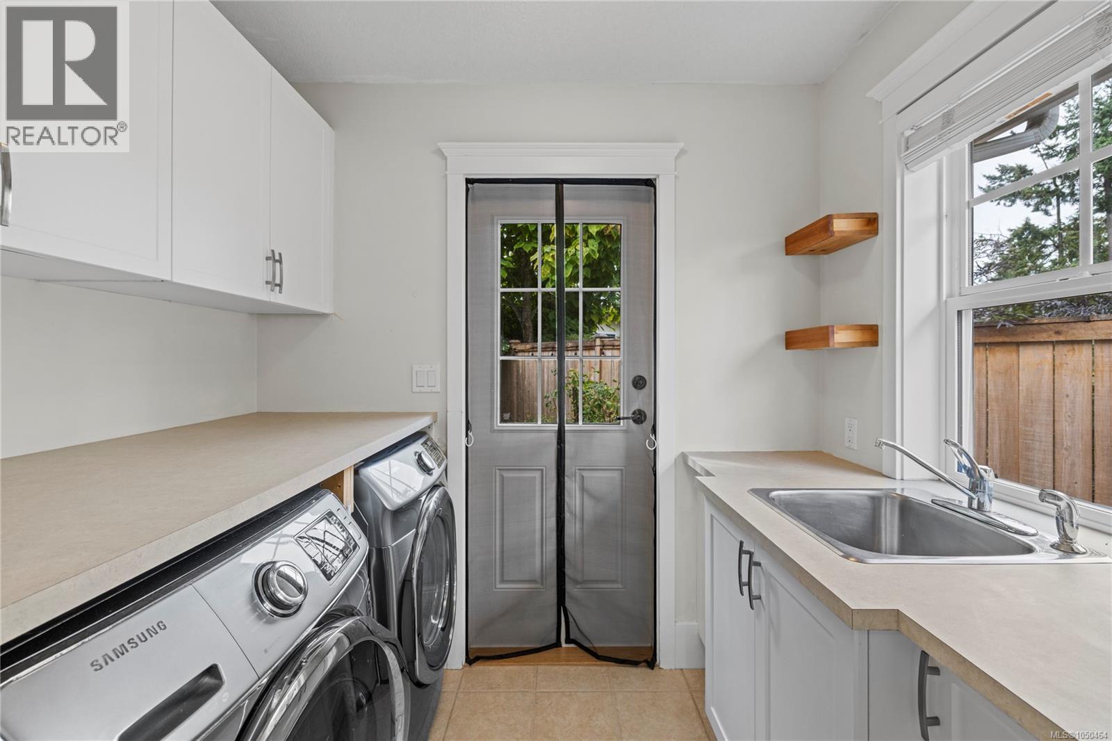 647 Temple St - Image 38