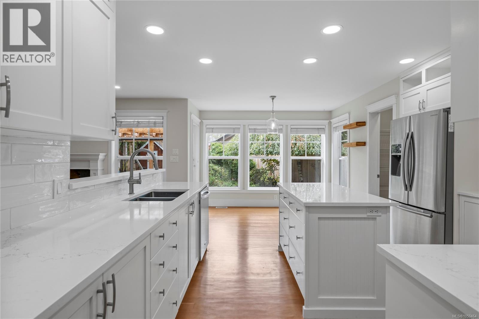 647 Temple St - Image 33