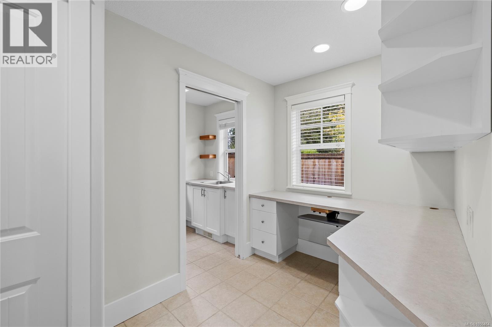 647 Temple St - 37