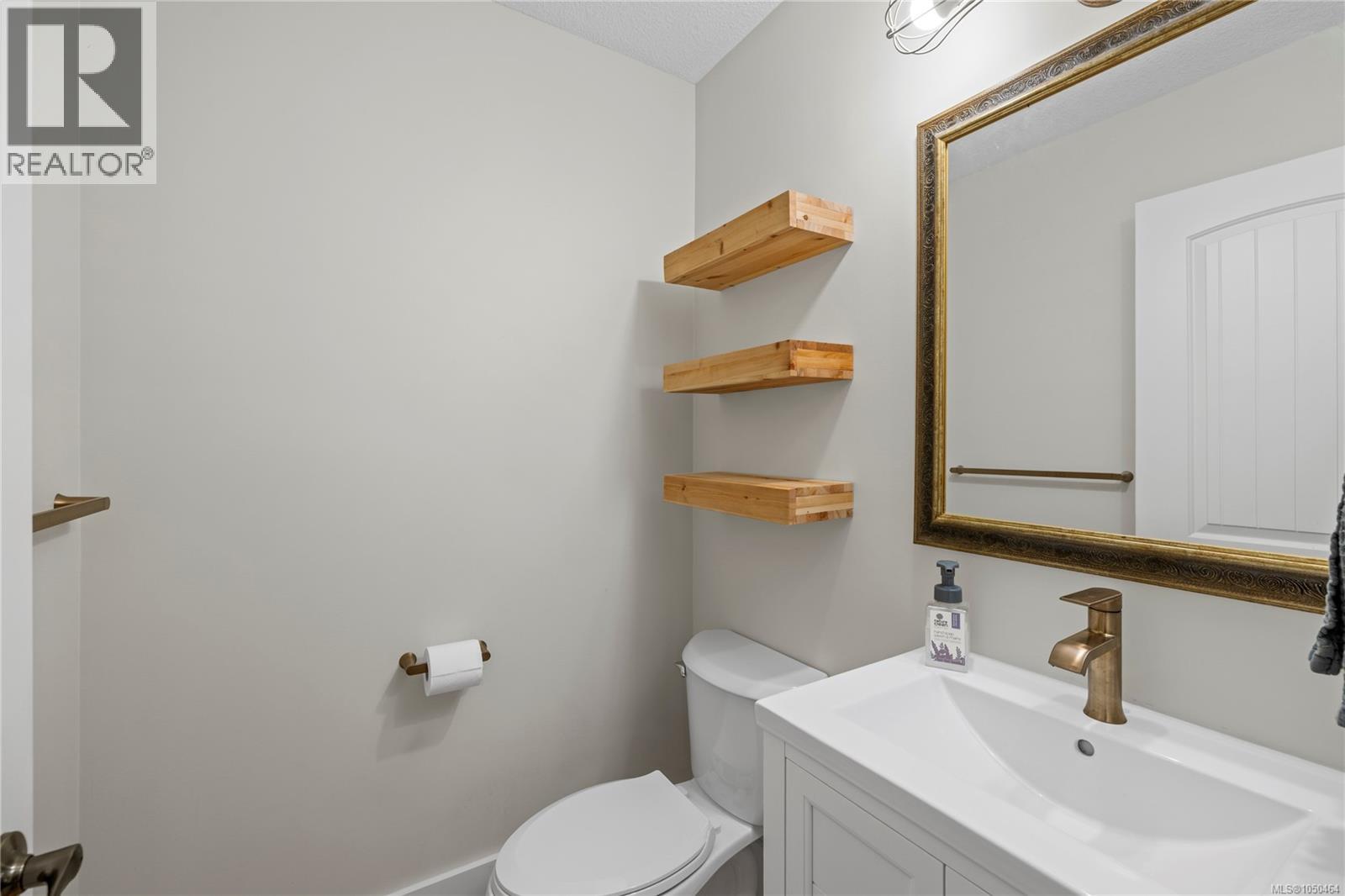 647 Temple St - Image 45