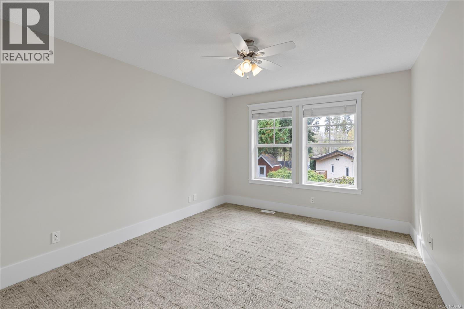647 Temple St - 43