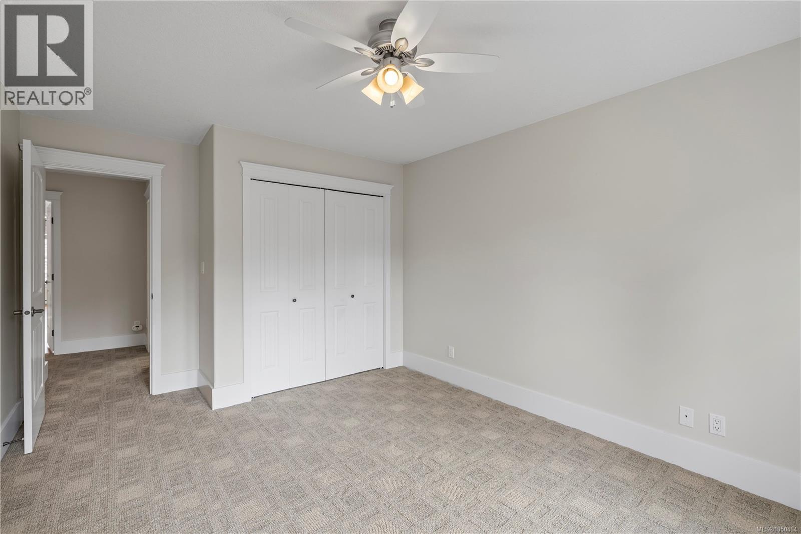 647 Temple St - 44