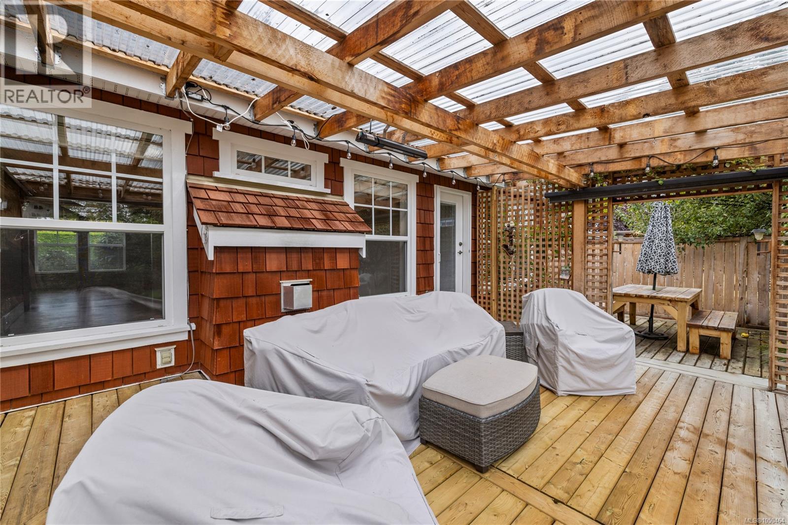 647 Temple St - 49