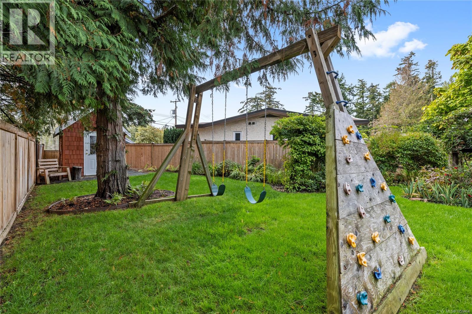 647 Temple St - Image 54