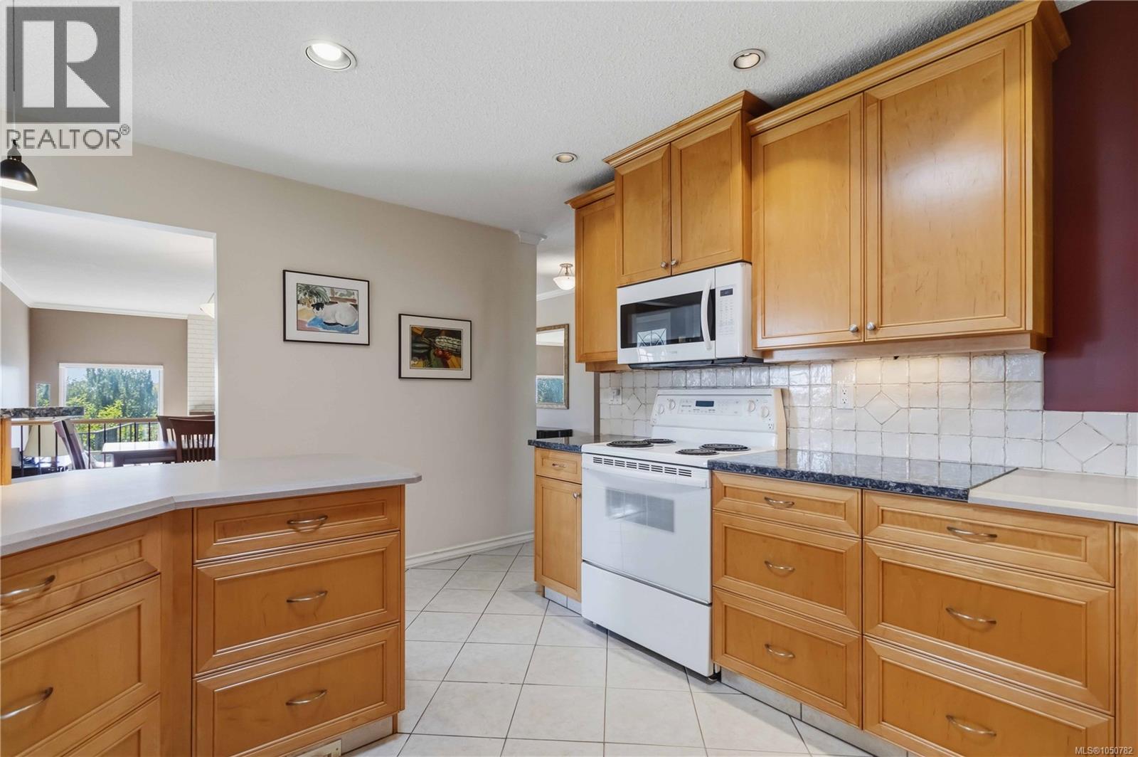  595 Ridgegrove Avenue, Saanich