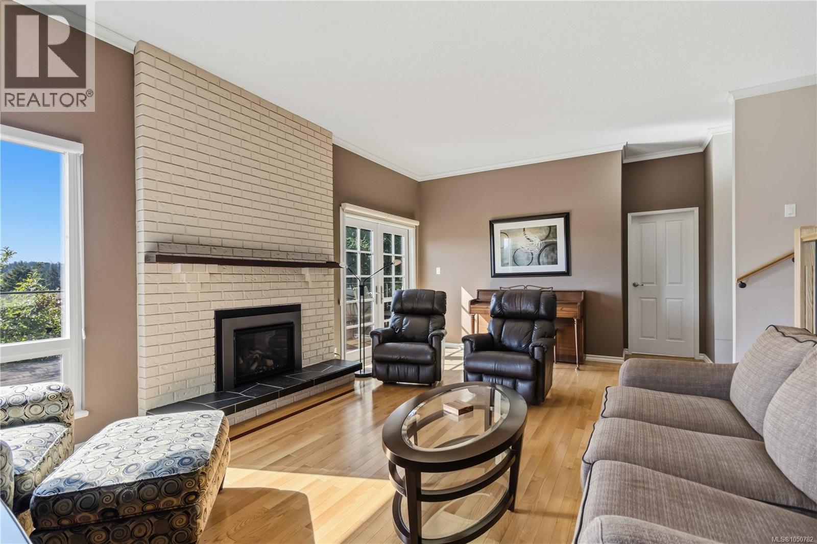 595 Ridgegrove Avenue, Saanich