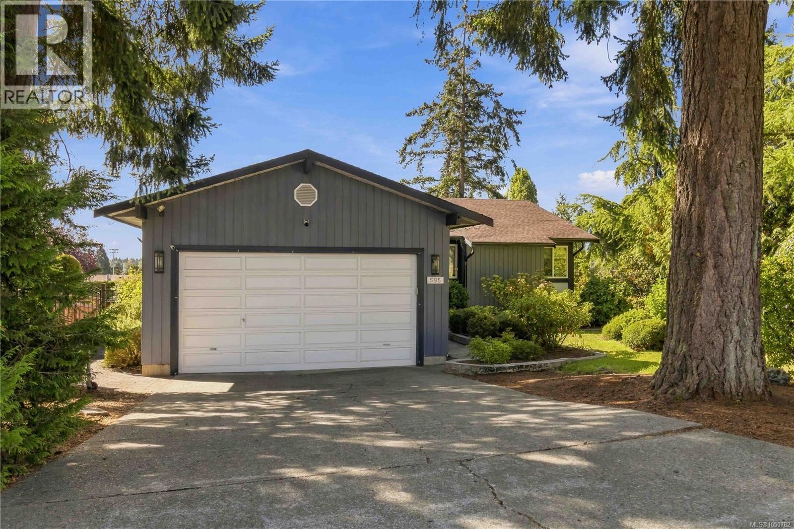  595 Ridgegrove Avenue, Saanich