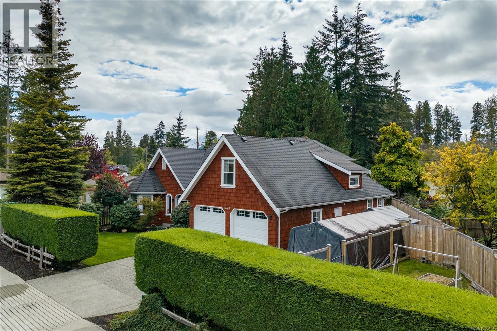 647 Temple St - 71